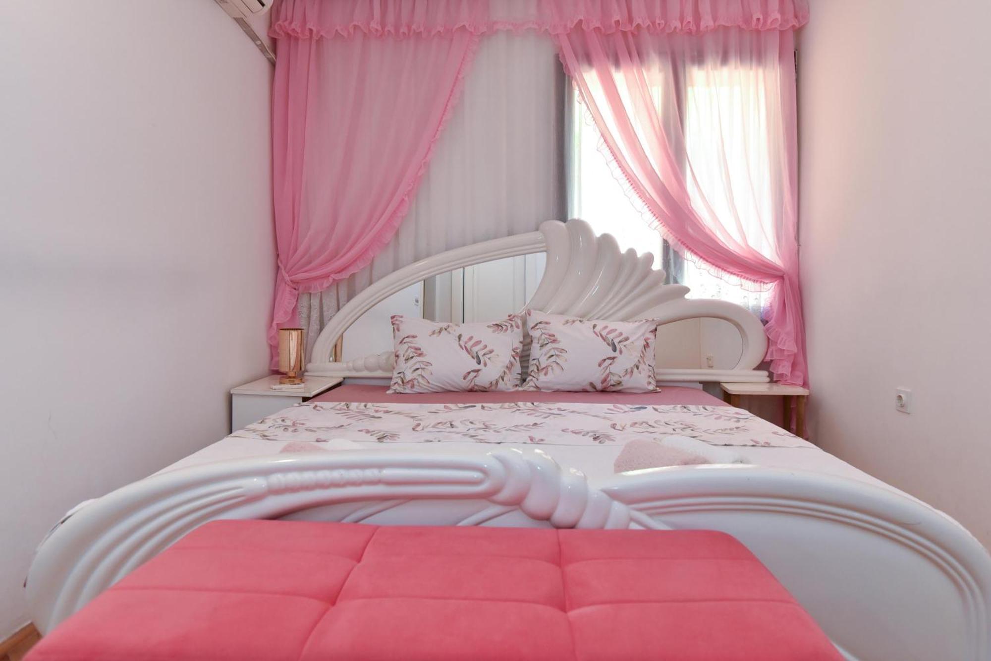 Vila Apartments Lidija Petrovac Екстер'єр фото
