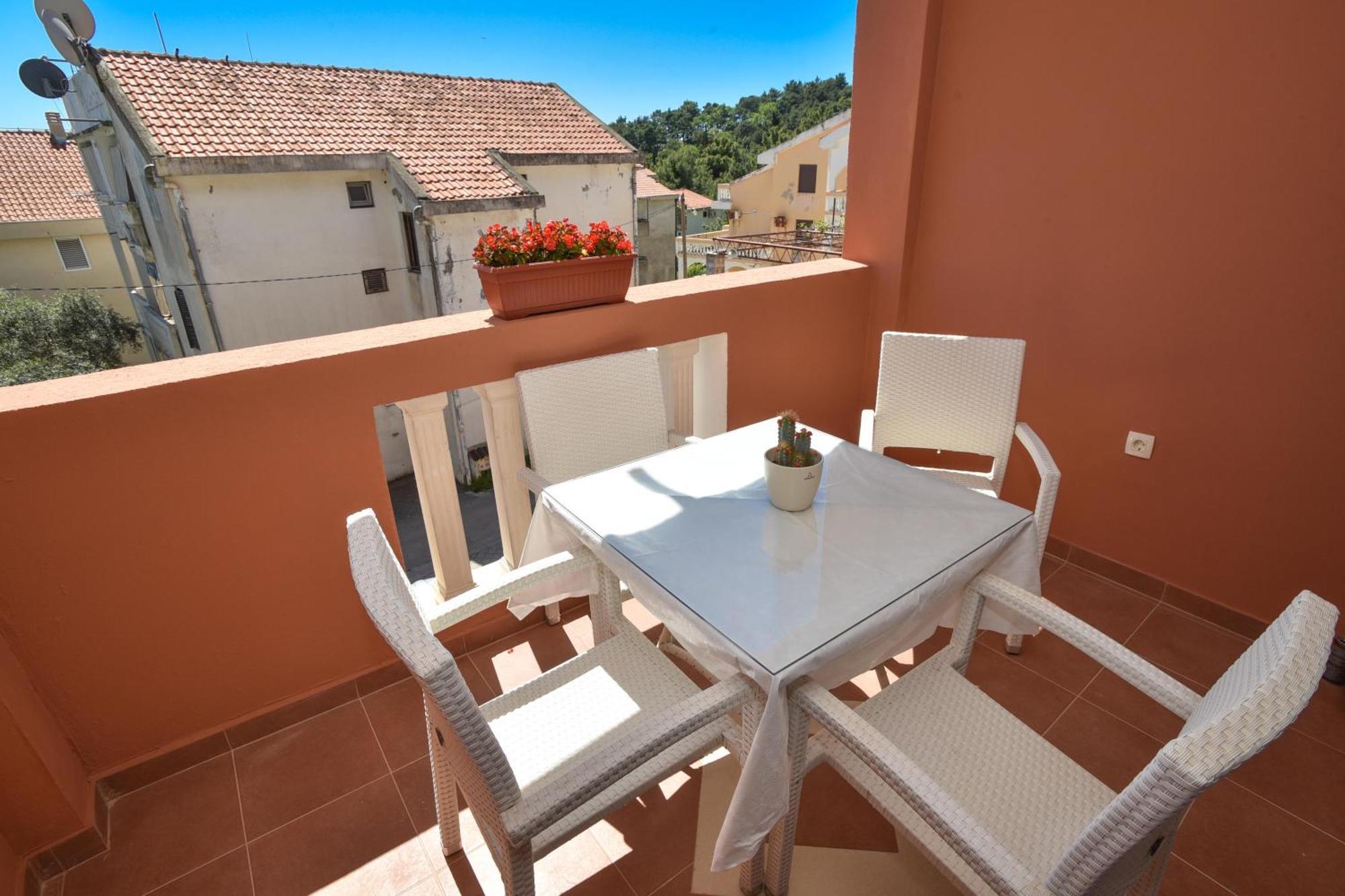Vila Apartments Lidija Petrovac Екстер'єр фото
