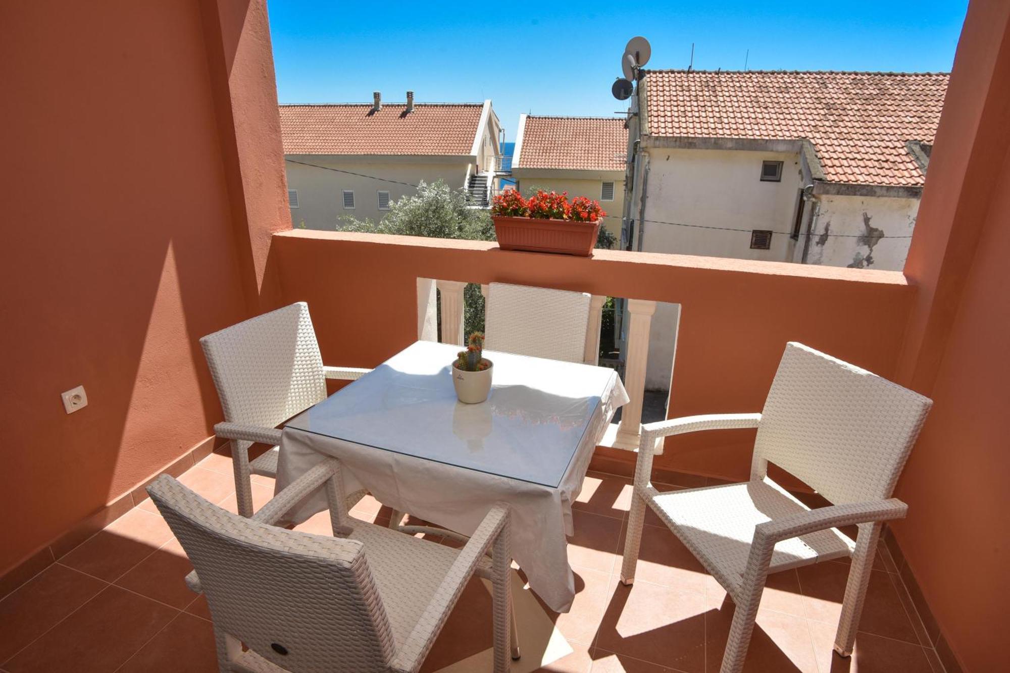 Vila Apartments Lidija Petrovac Екстер'єр фото