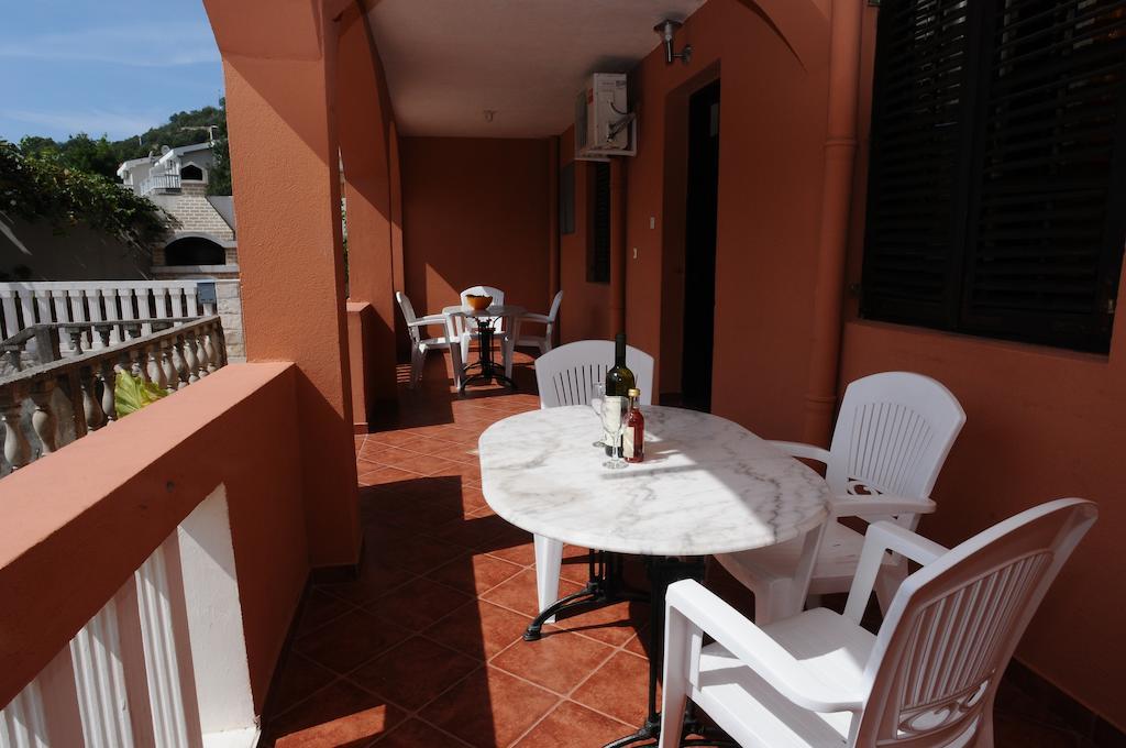Vila Apartments Lidija Petrovac Екстер'єр фото
