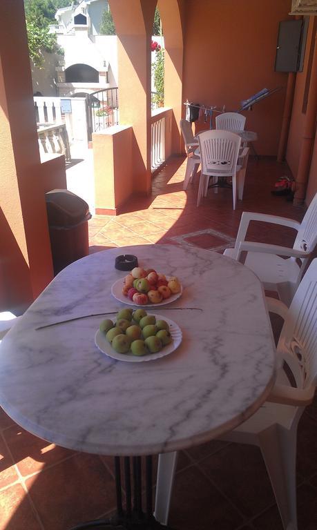 Vila Apartments Lidija Petrovac Екстер'єр фото
